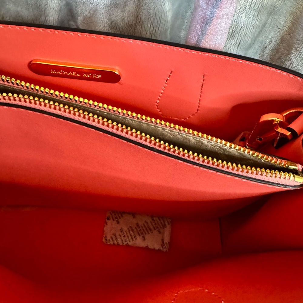 Michael Kors Coral Pink Tote Bag. NWT - Picture 12 of 13